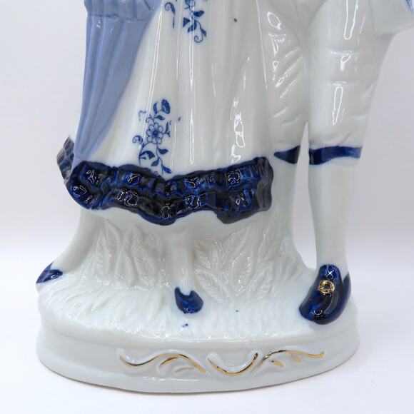 Vintage Porcelain Colonial Couple Figurine, Blue & White with Gold Trim 10" Tall - Picture 7 of 10